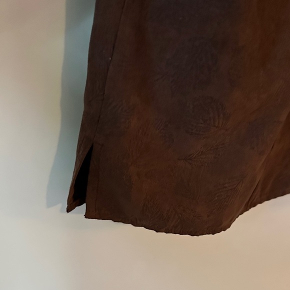 NOTHERN REFLECTIONS | Vintage Brown Button-Up Shirt with Engraved Leave Detail - Picture 9 of 15